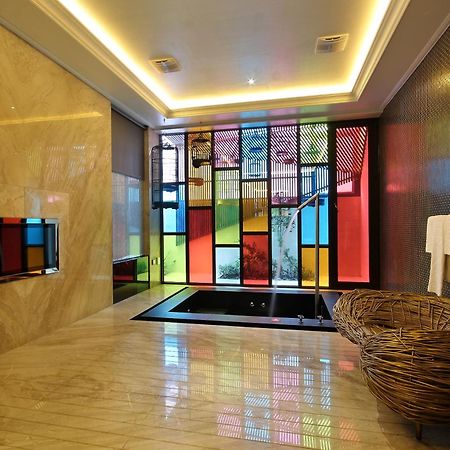 Mulan Motel Taichung Exterior photo