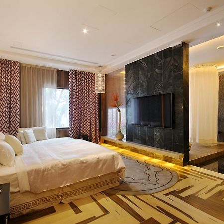 Mulan Motel Taichung Exterior photo