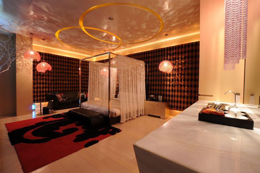Mulan Motel Taichung Exterior photo
