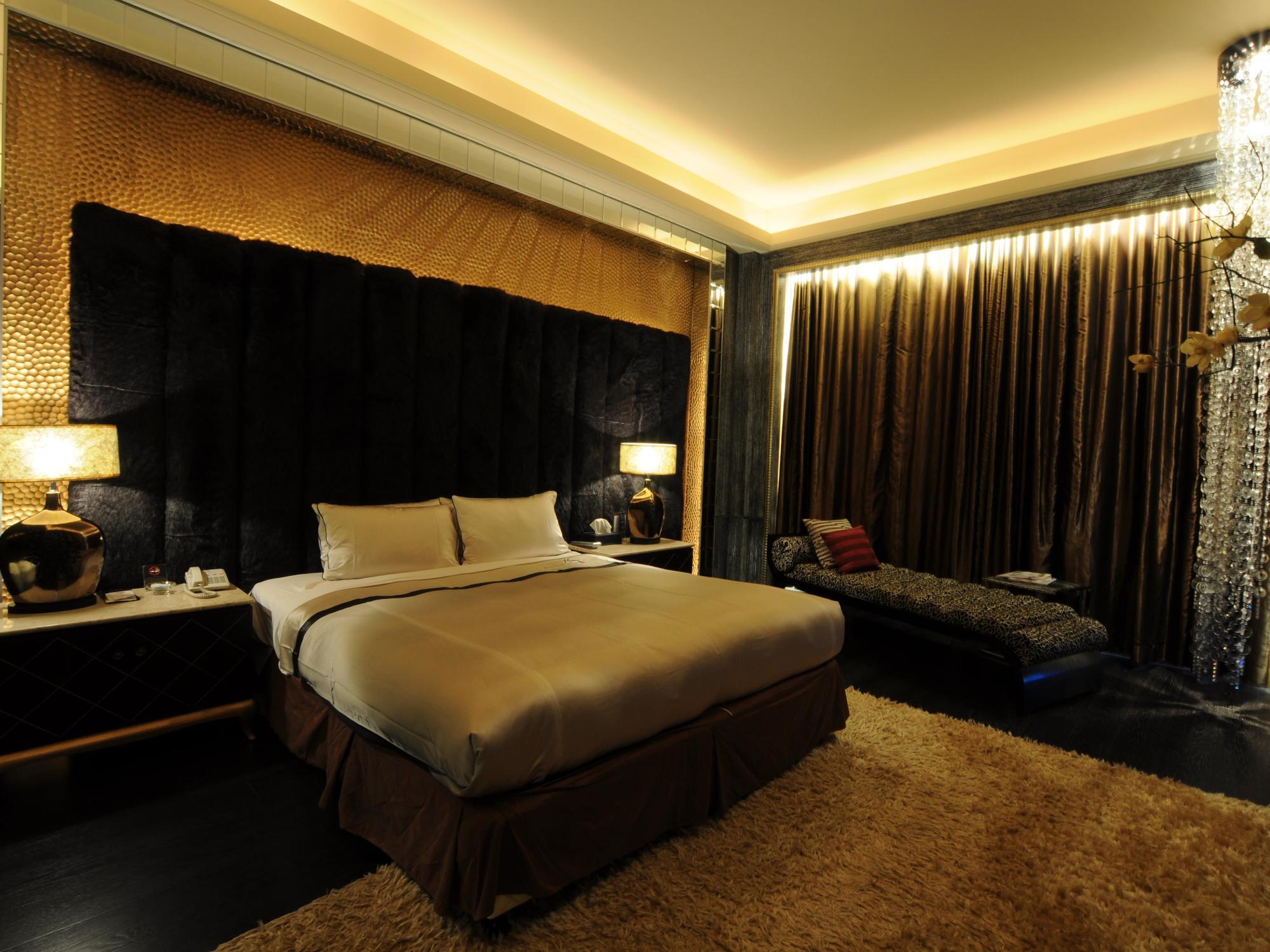 Mulan Motel Taichung Exterior photo