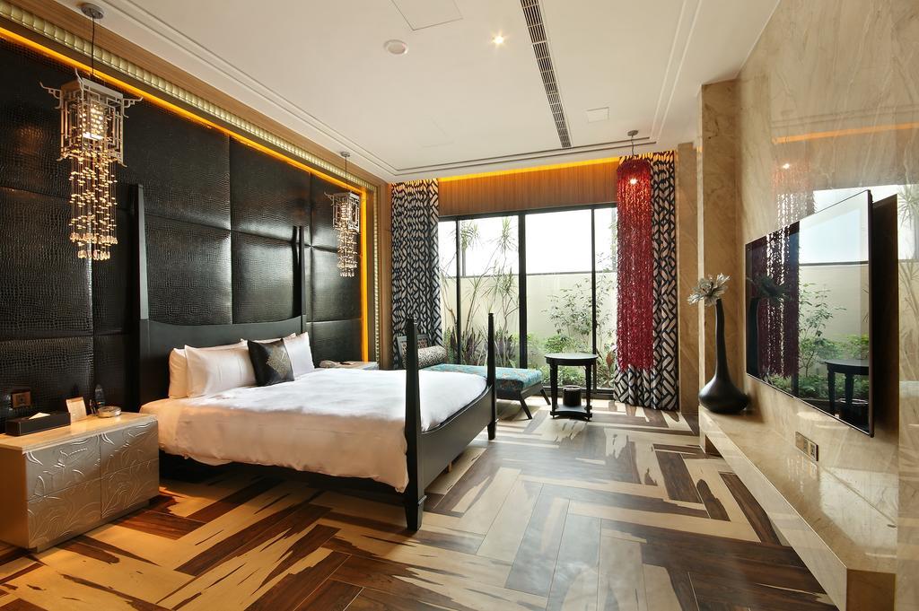 Mulan Motel Taichung Exterior photo