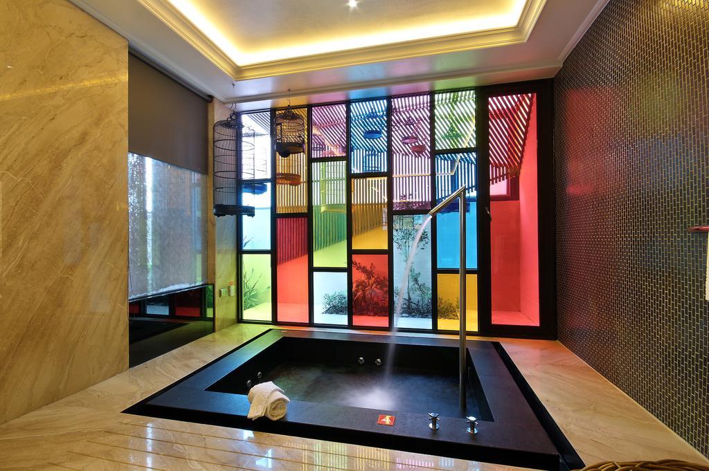 Mulan Motel Taichung Exterior photo
