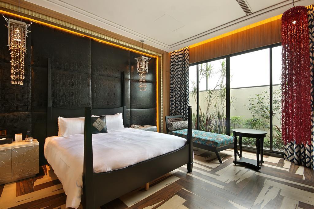 Mulan Motel Taichung Exterior photo