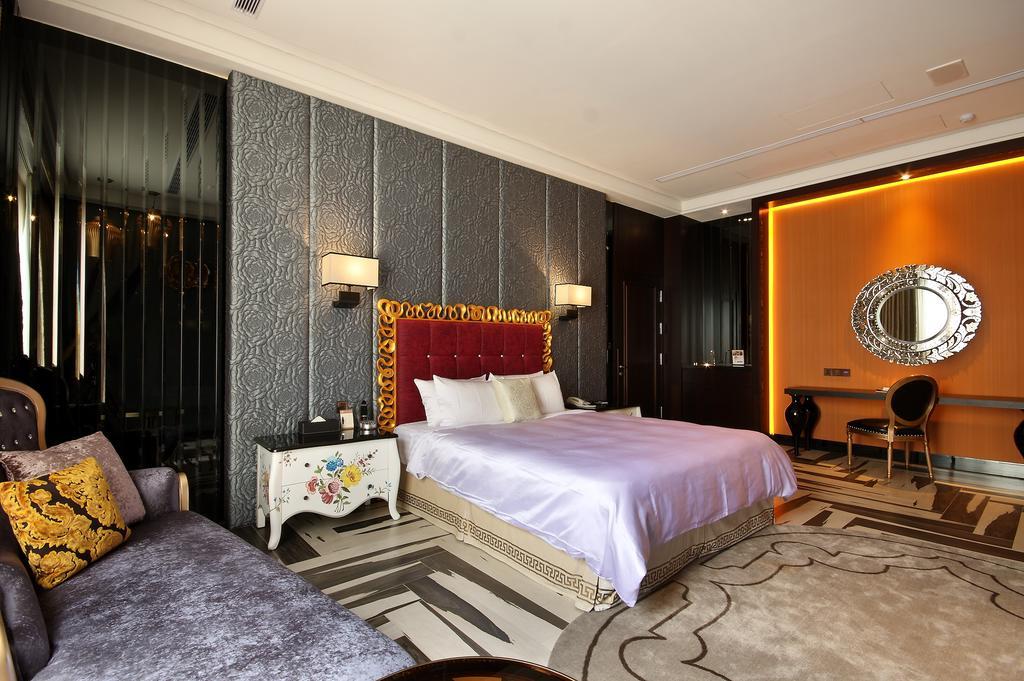 Mulan Motel Taichung Exterior photo