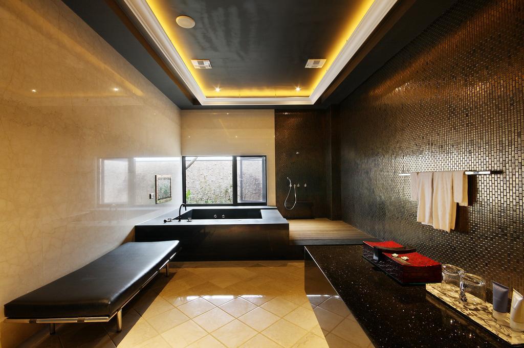 Mulan Motel Taichung Exterior photo