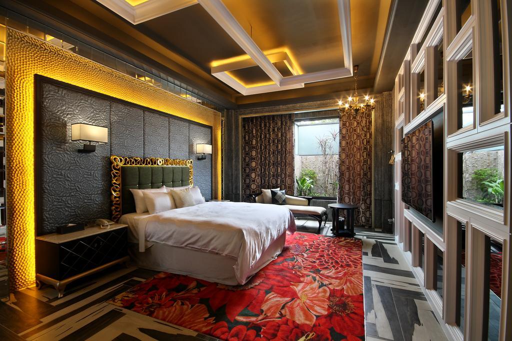 Mulan Motel Taichung Exterior photo