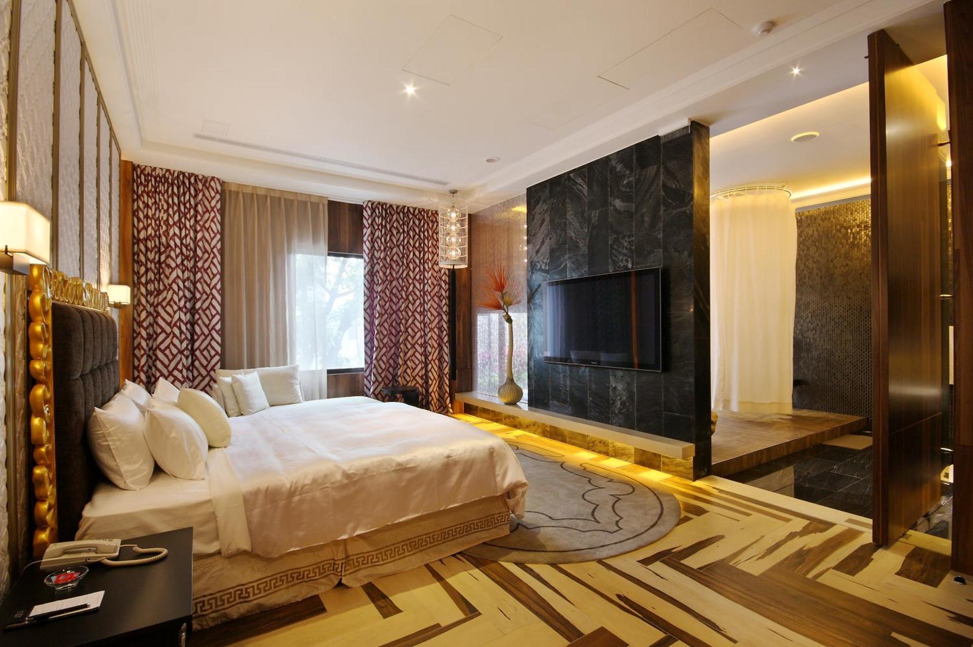 Mulan Motel Taichung Exterior photo