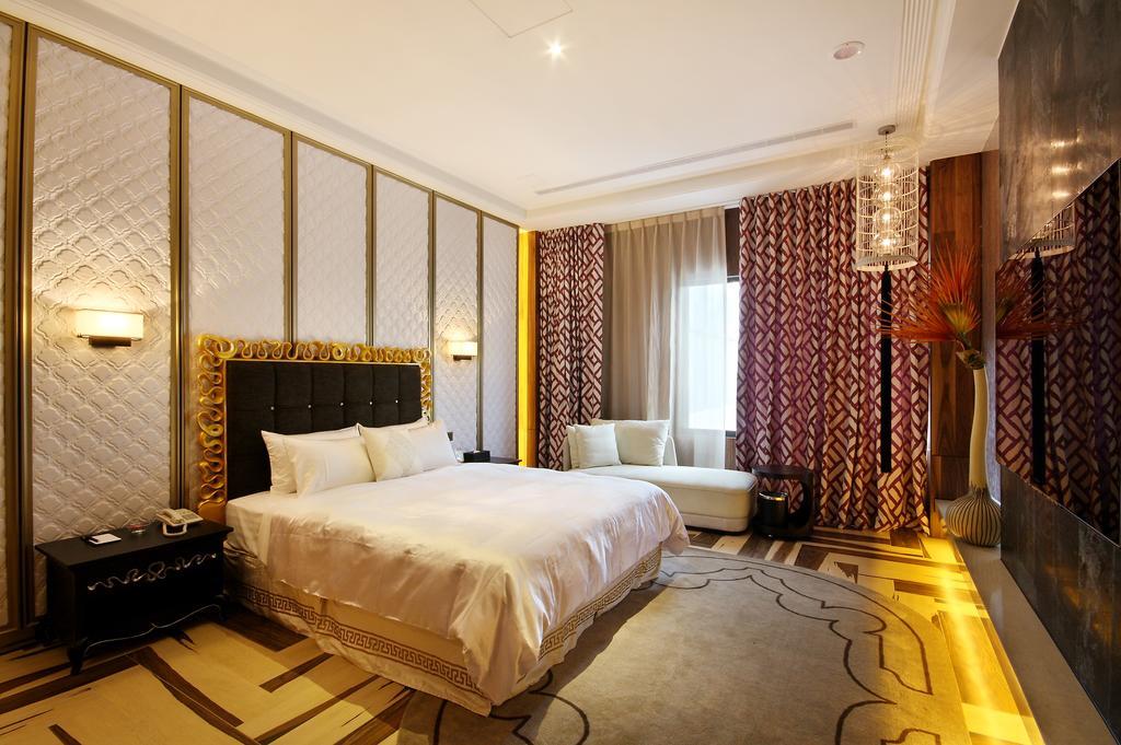 Mulan Motel Taichung Exterior photo