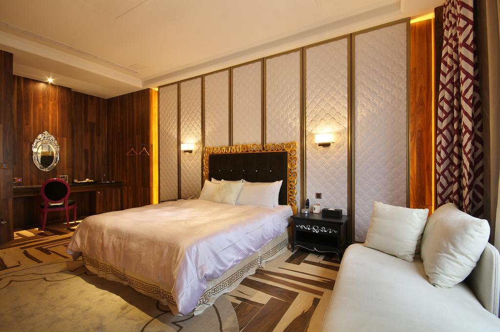 Mulan Motel Taichung Exterior photo