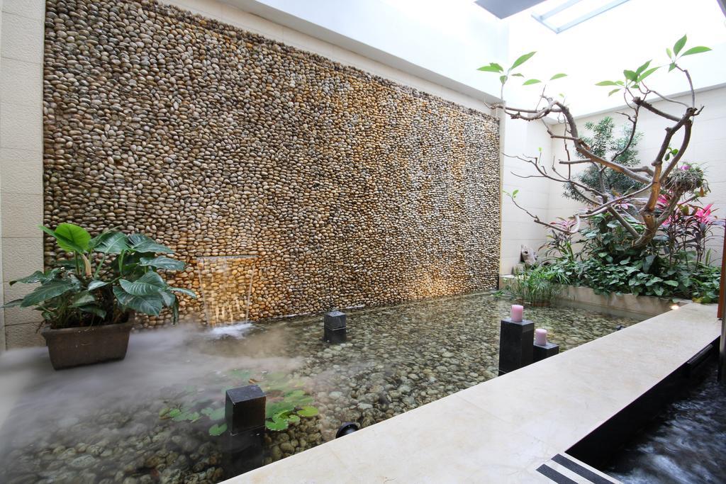 Mulan Motel Taichung Exterior photo