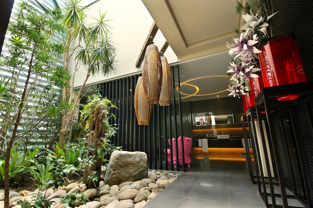 Mulan Motel Taichung Exterior photo