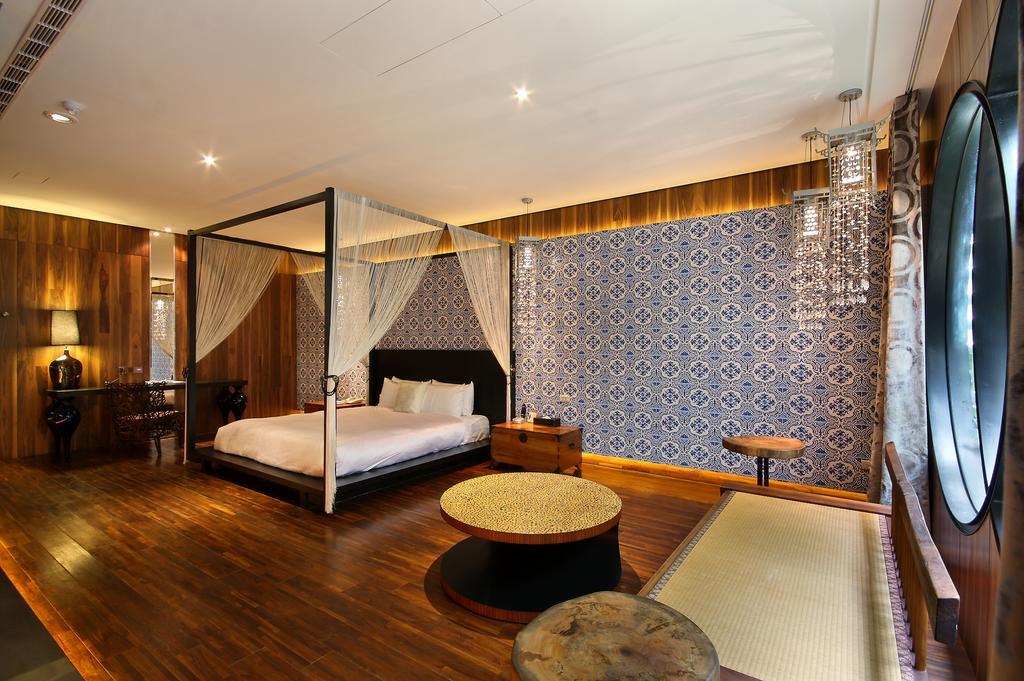 Mulan Motel Taichung Exterior photo