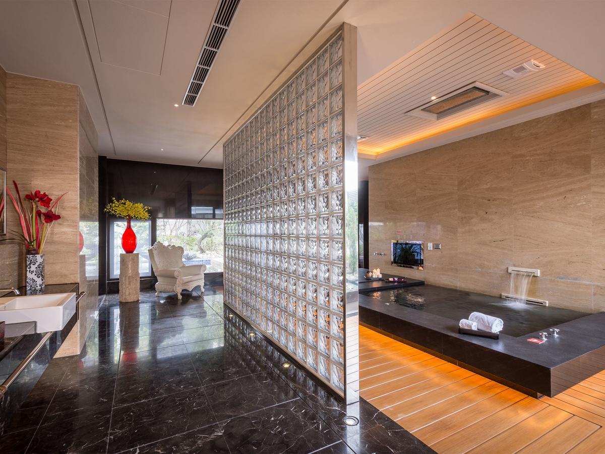 Mulan Motel Taichung Exterior photo