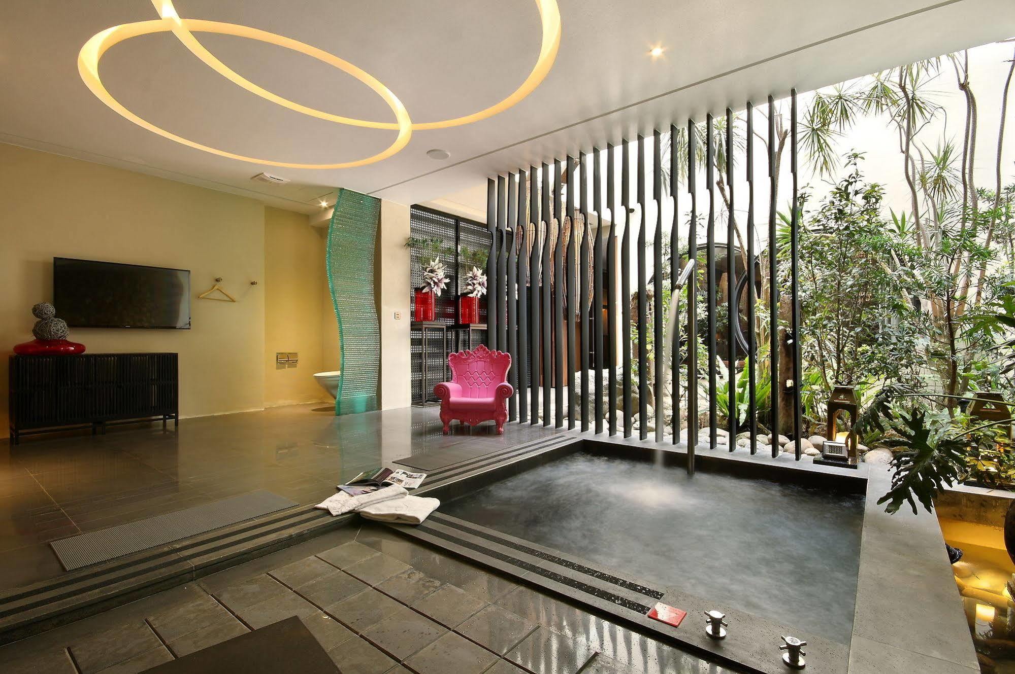Mulan Motel Taichung Exterior photo