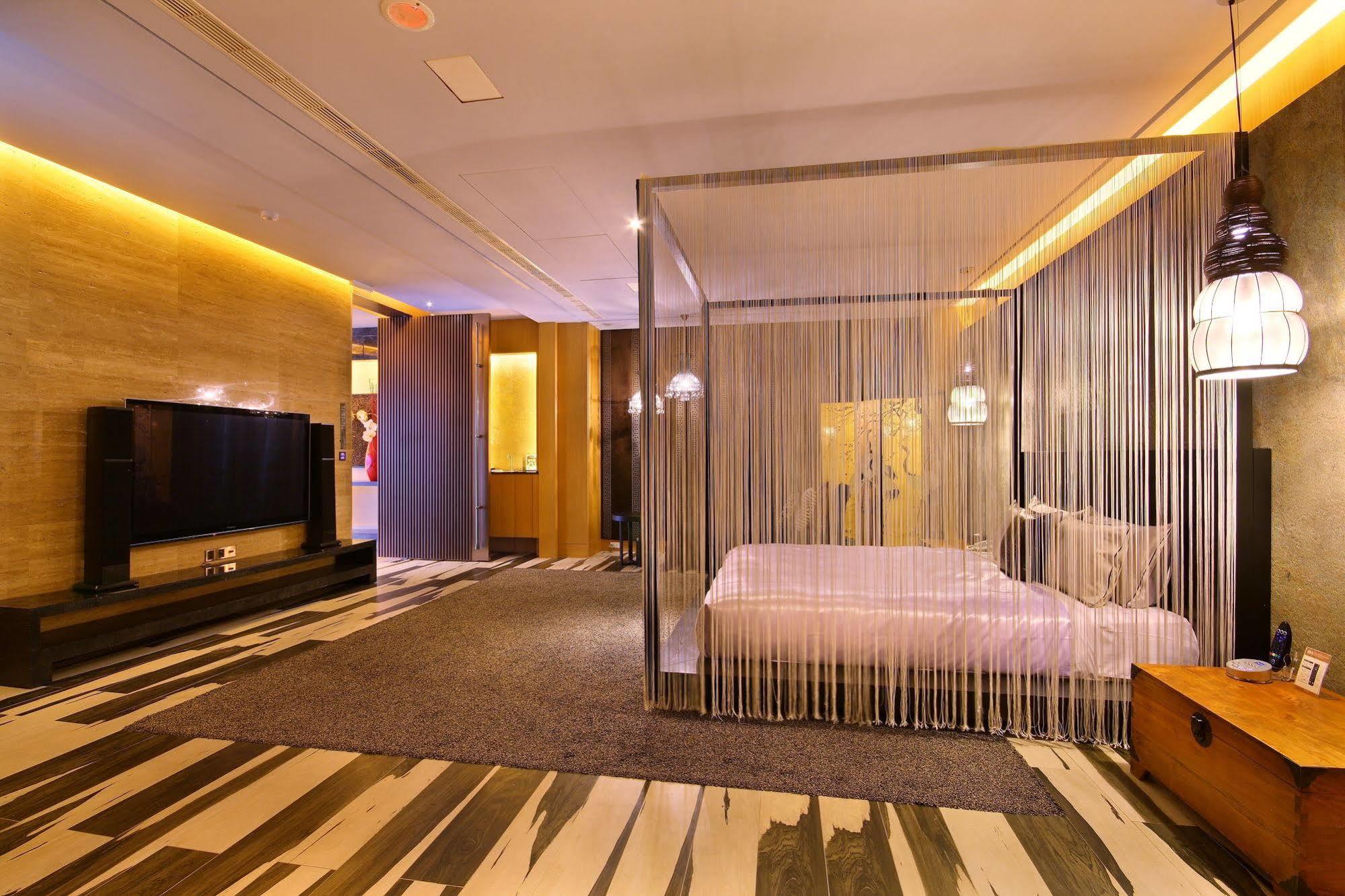 Mulan Motel Taichung Exterior photo