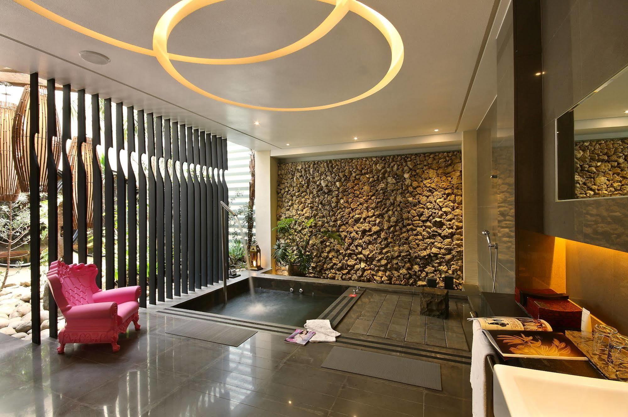 Mulan Motel Taichung Exterior photo